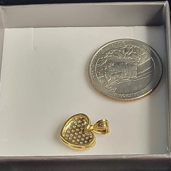 10k Gold heart pendant - Picture 3 of 4